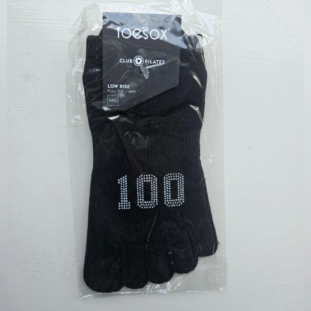 NWT ToeSox Club Pilates 100 Rhinestone Black Low Rise Grip Socks - Picture 1 of 8